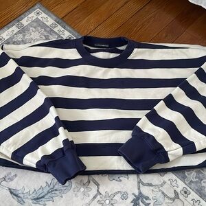 Brandy Melville Cropped Sweatshirt